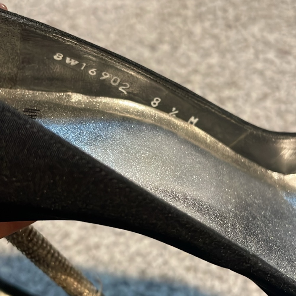 Stuart Weitzman Black Velvet Stilettos 4in Woman’s 8.5 - Picture 6 of 7